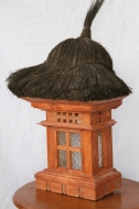 Luminaire en bois scult�