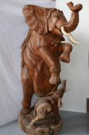 Elephant en bois sculpté